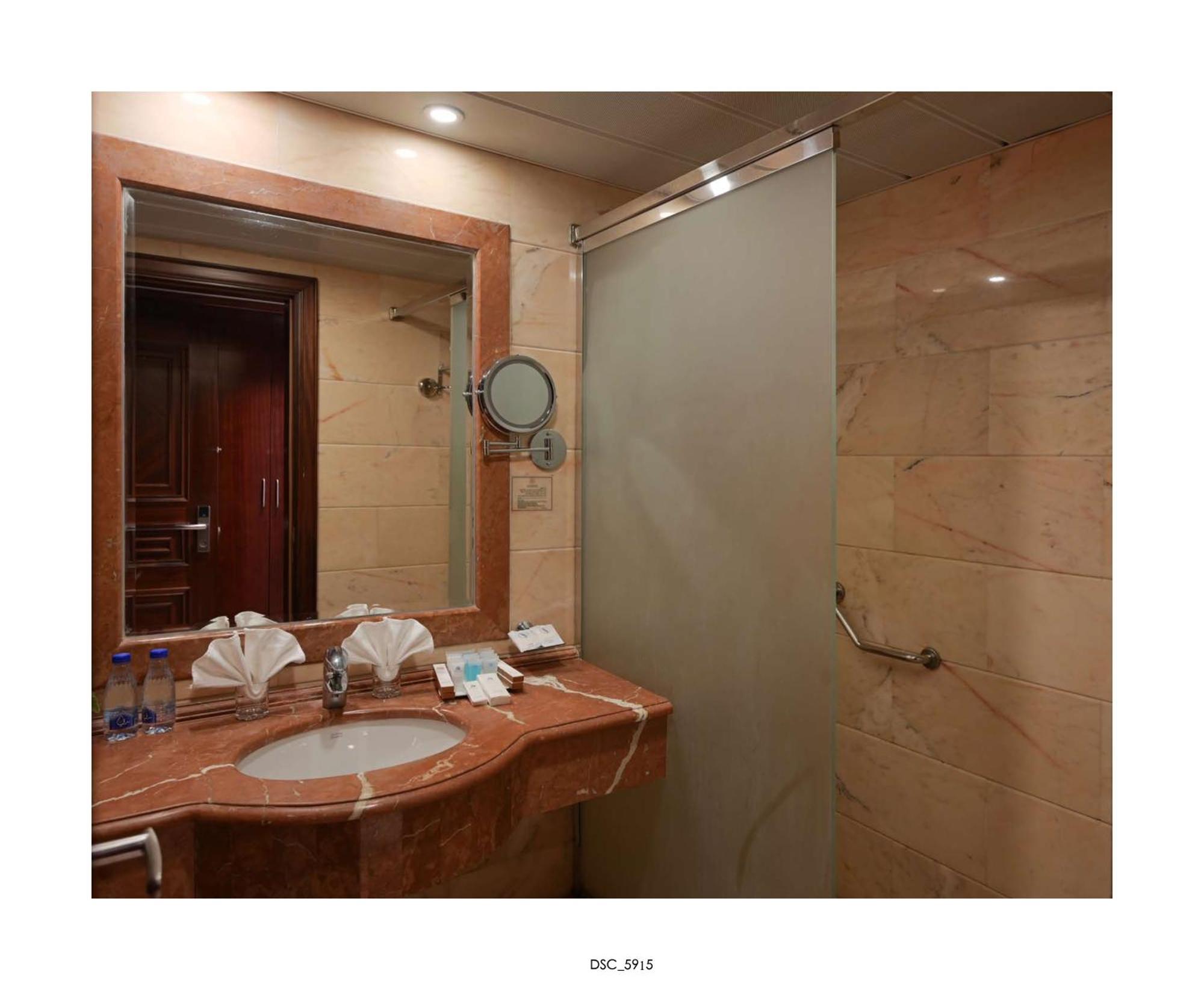 อัล ไอมัน รอยัล โฮเต็ล  Hotel Medina ภายนอก รูปภาพ Bathroom