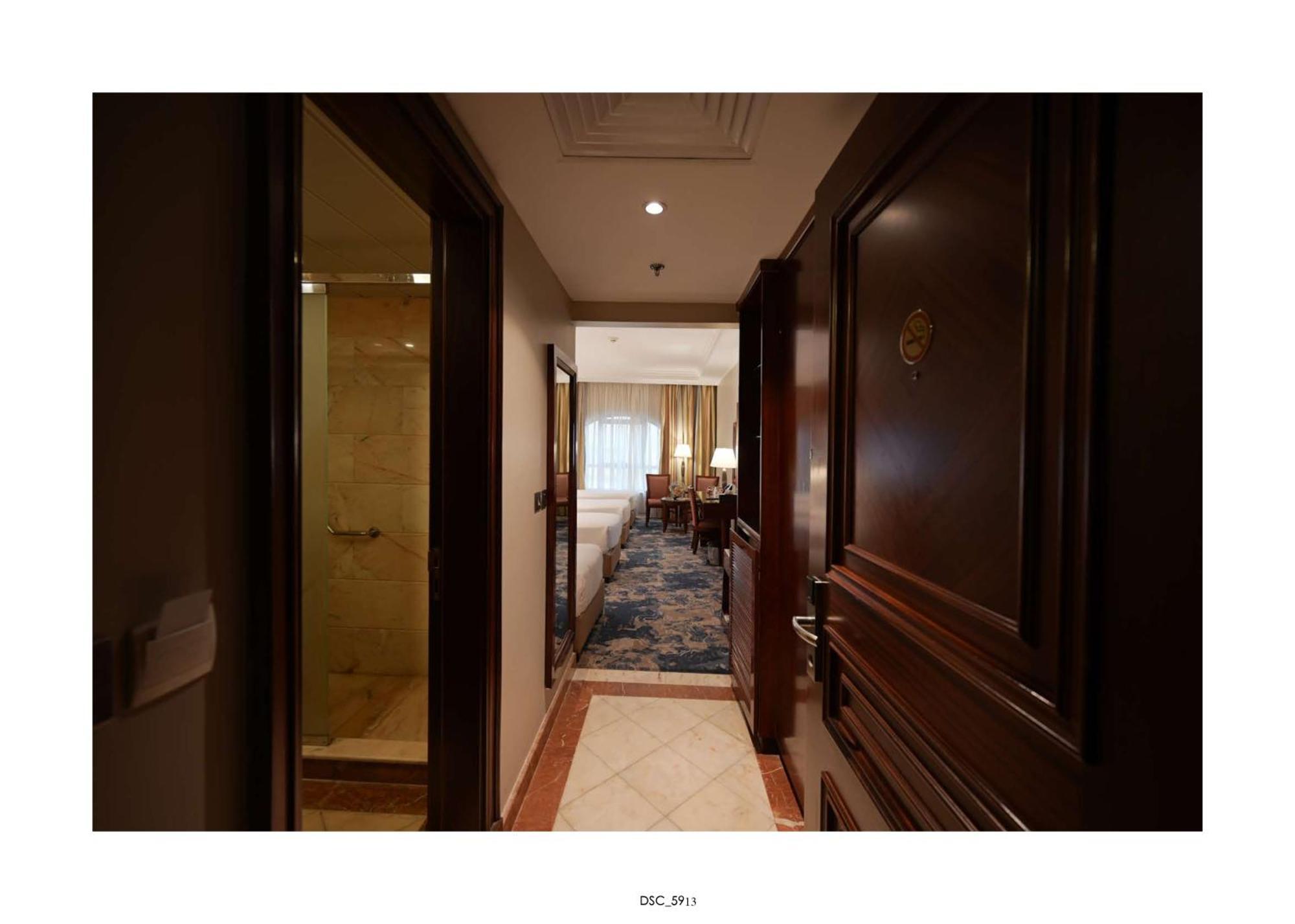 อัล ไอมัน รอยัล โฮเต็ล  Hotel Medina ภายนอก รูปภาพ A guest room at the hotel