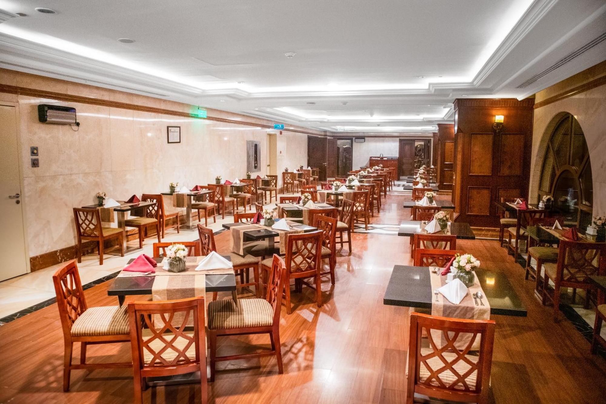 อัล ไอมัน รอยัล โฮเต็ล  Hotel Medina ภายนอก รูปภาพ The restaurant