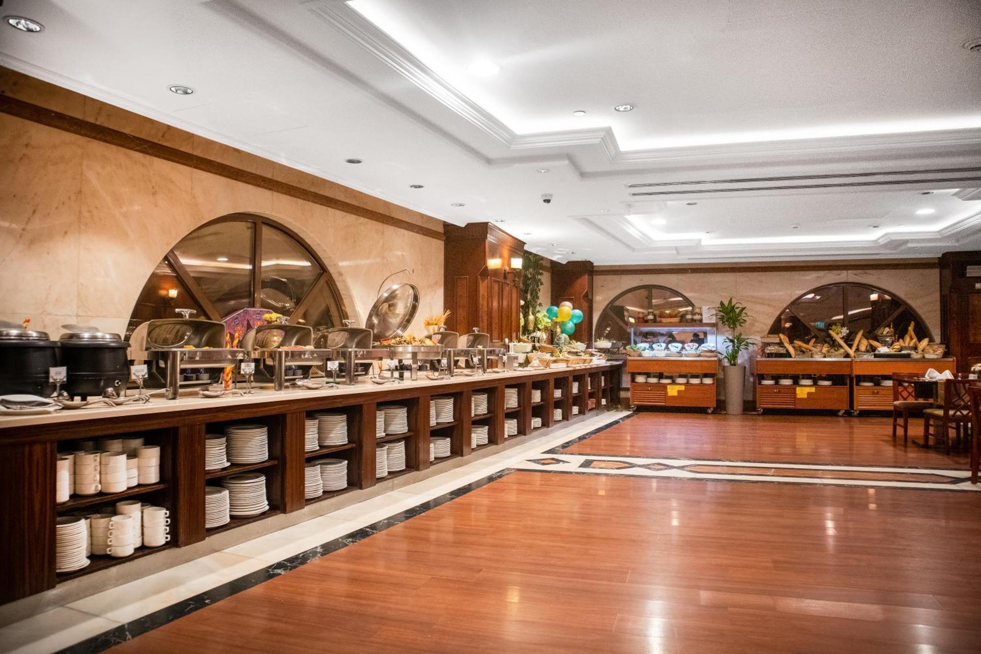 อัล ไอมัน รอยัล โฮเต็ล  Hotel Medina ภายนอก รูปภาพ The buffet at the hotel