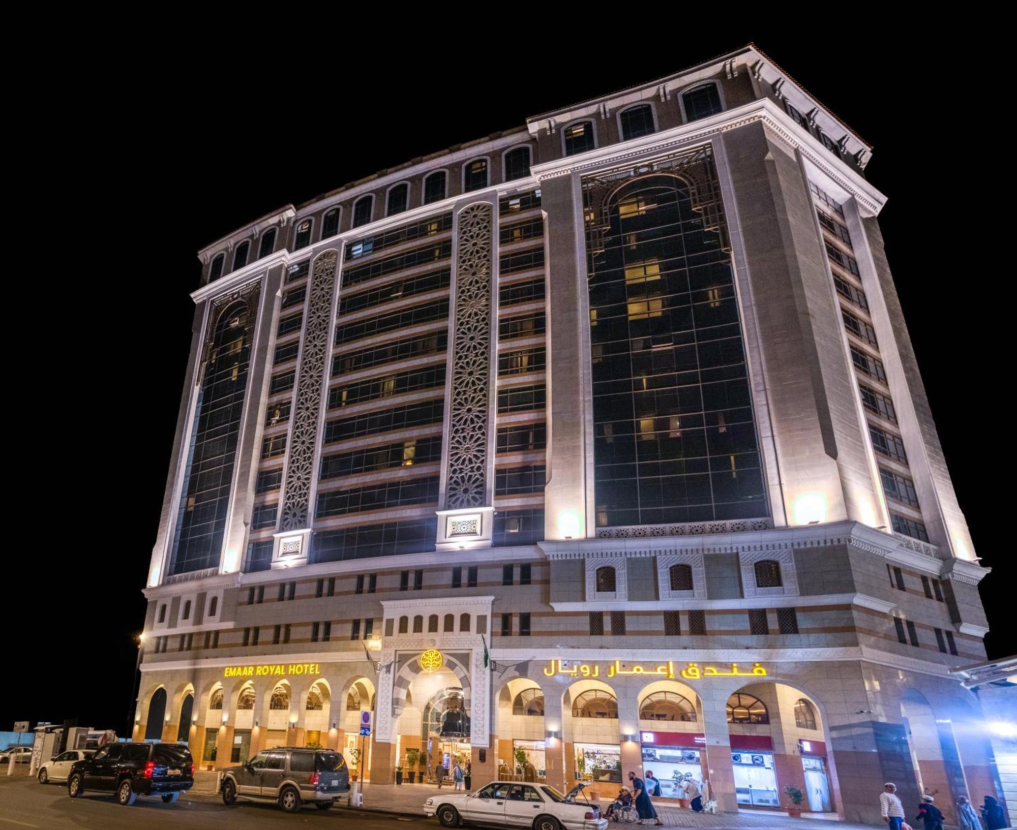 อัล ไอมัน รอยัล โฮเต็ล  Hotel Medina ภายนอก รูปภาพ The hotel at night