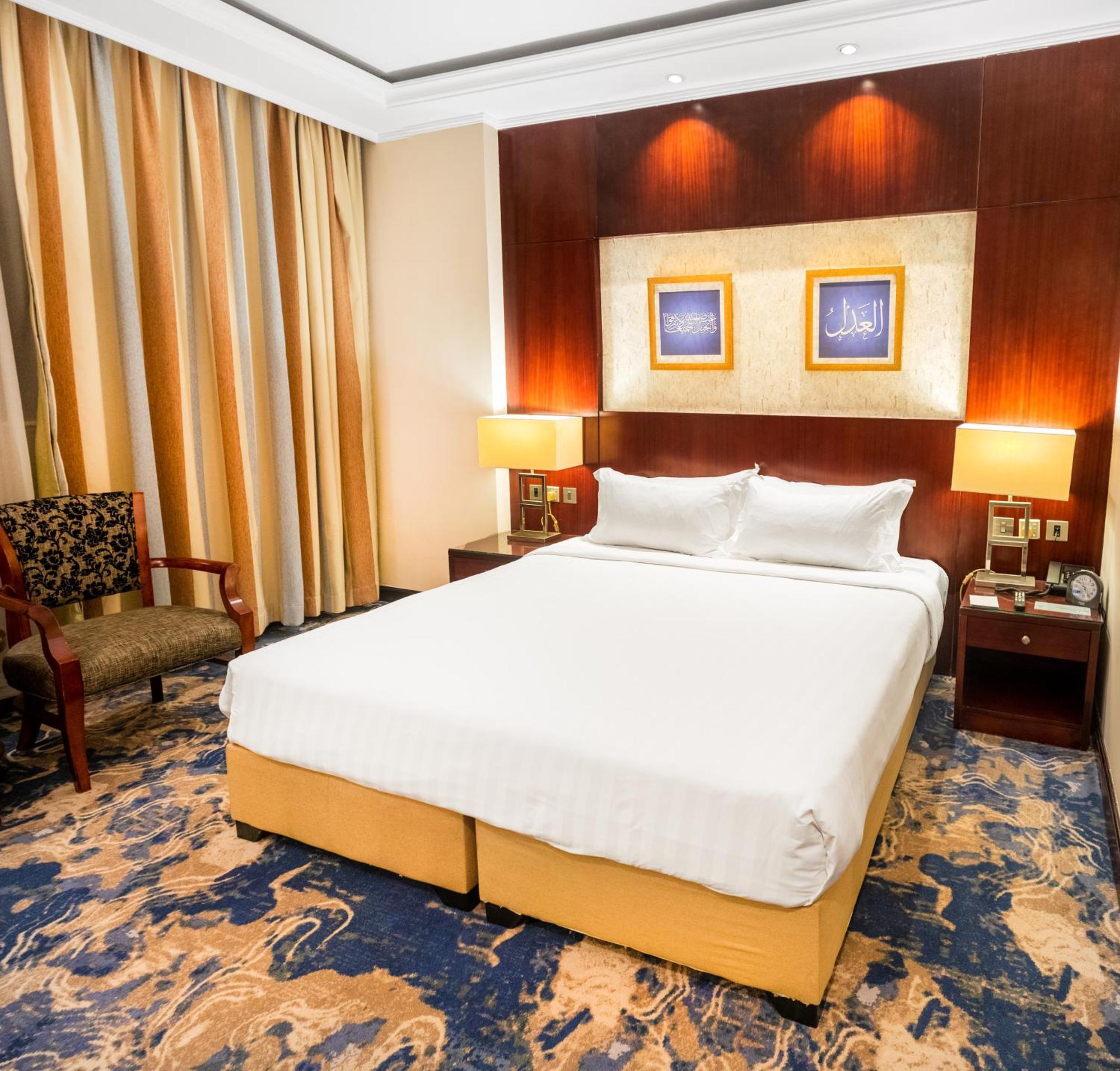อัล ไอมัน รอยัล โฮเต็ล  Hotel Medina ภายนอก รูปภาพ A bedroom at the hotel