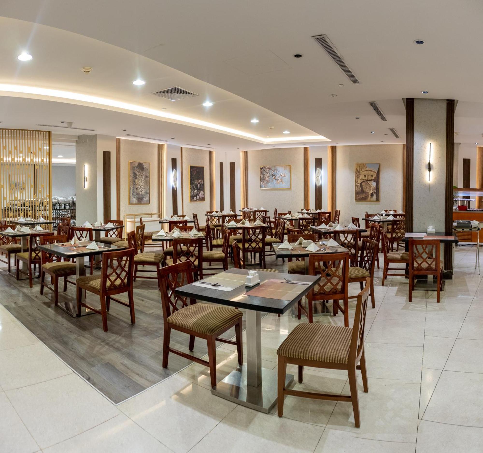 อัล ไอมัน รอยัล โฮเต็ล  Hotel Medina ภายนอก รูปภาพ The restaurant
