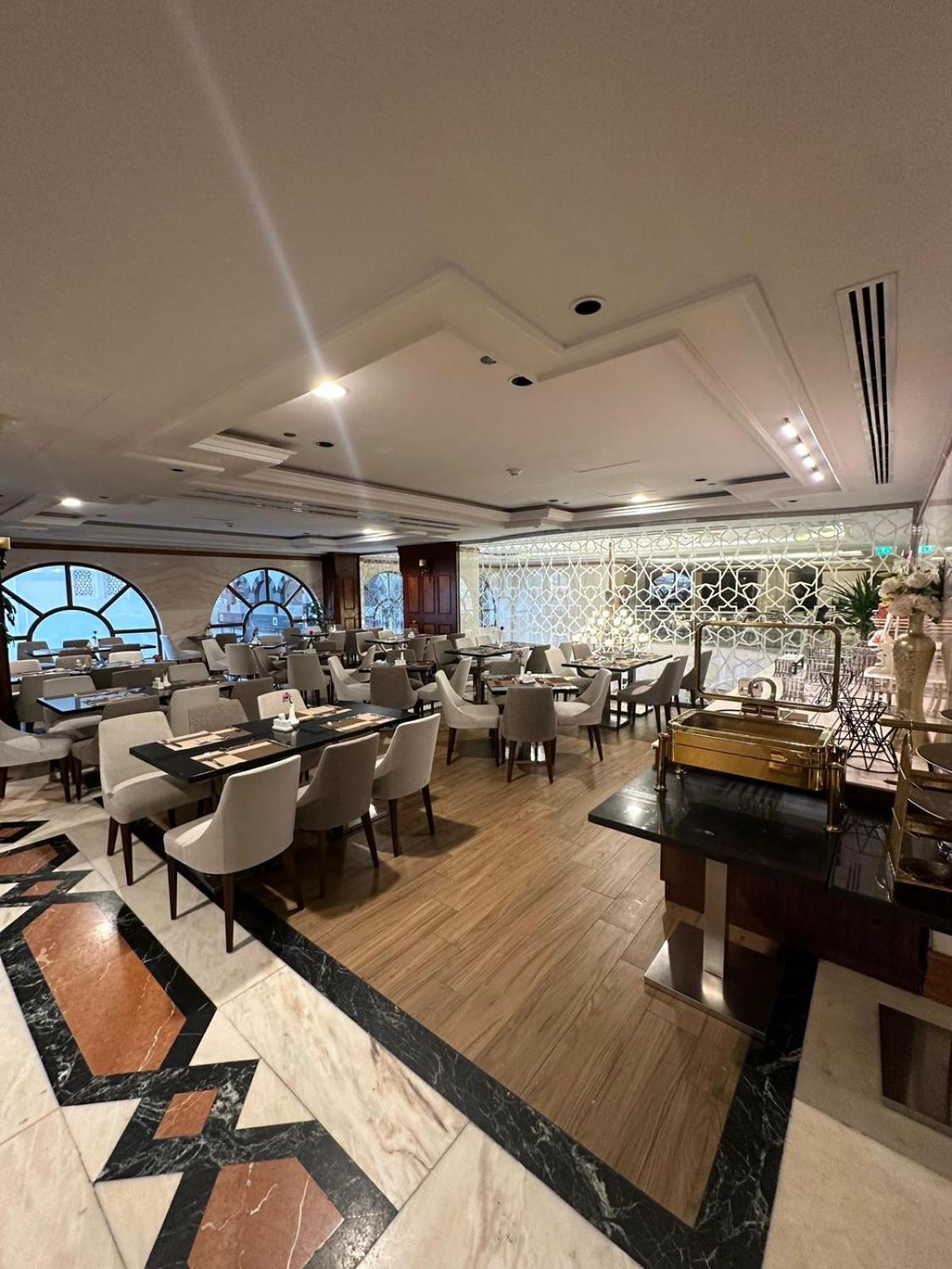 อัล ไอมัน รอยัล โฮเต็ล  Hotel Medina ภายนอก รูปภาพ The interior of the restaurant